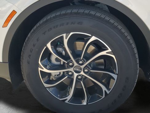 New 2026 Lincoln Nautilus Premier AWD/4WD image 9