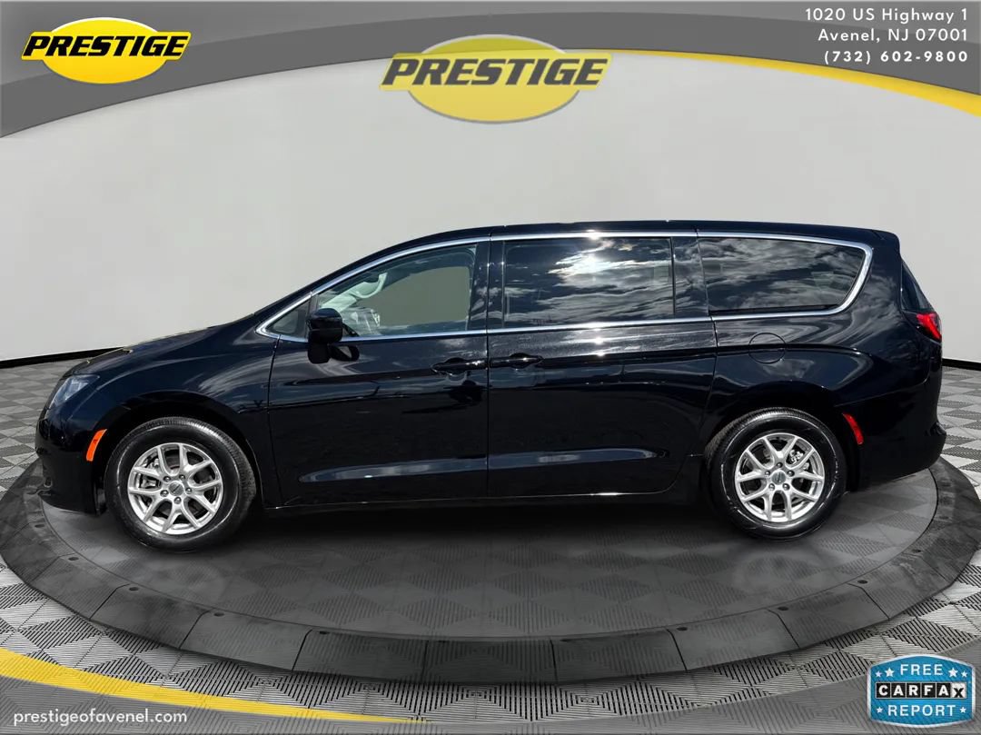 Used 2024 Chrysler Voyager LX FWD image 8