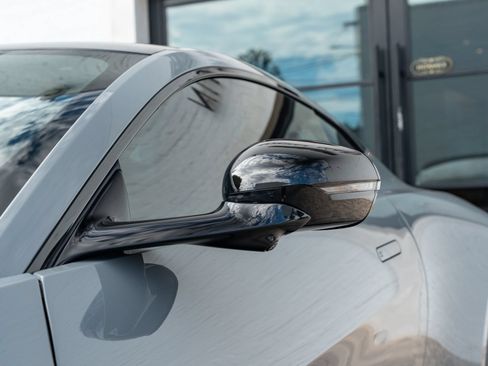 Used 2025 Aston Martin V8 Vantage Coupe RWD image 18