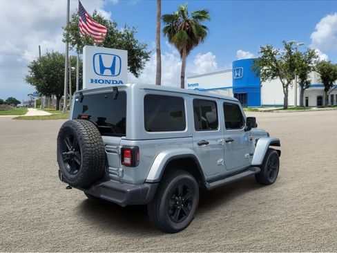 Used 2022 Jeep Wrangler Unlimited Sahara AWD/4WD image 5