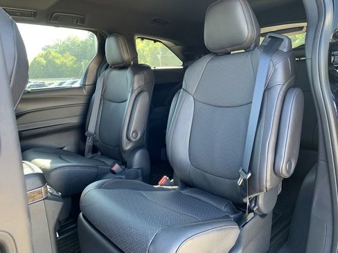 Used 2026 Toyota Sienna Platinum AWD/4WD image 14