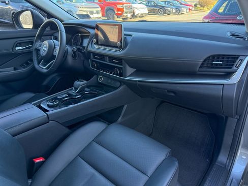 Used 2024 Nissan Rogue SV w/ SV Premium Package image 9