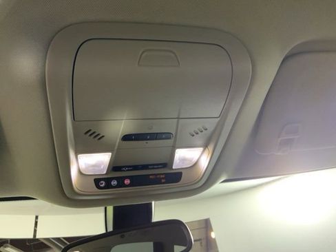 Used 2018 Buick Enclave Essence image 26