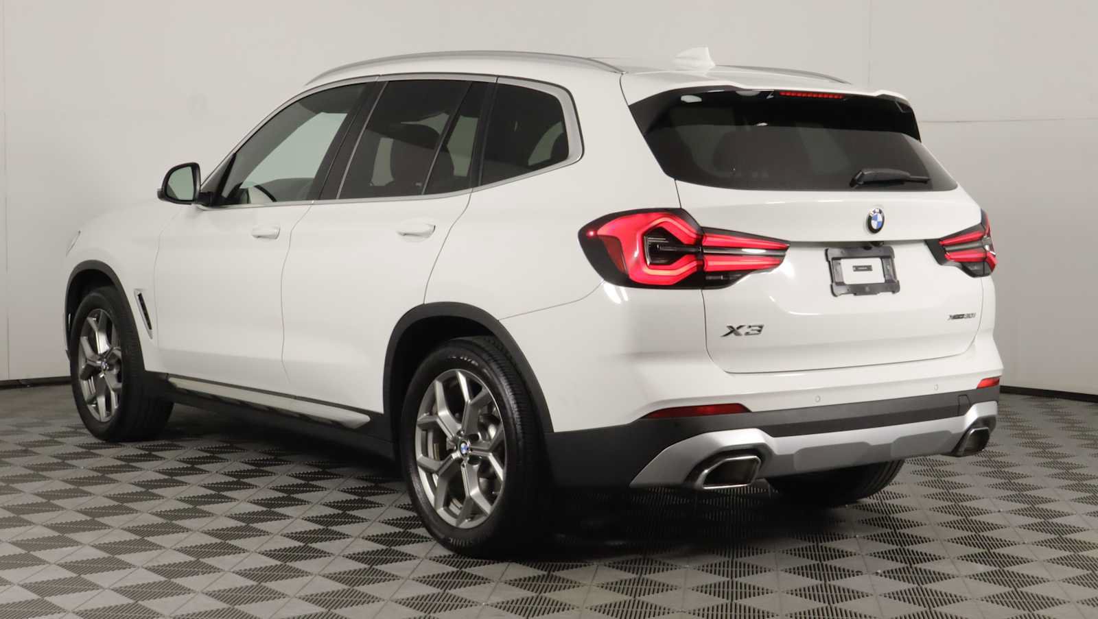 Used 2024 BMW X3 xDrive30i w/ Convenience Package AWD/4WD image 4