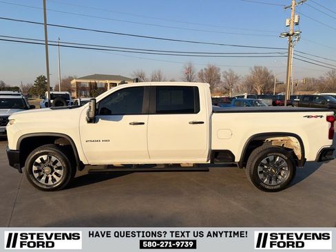 Used 2022 Chevrolet Silverado 2500 Custom w/ Custom Value Package AWD/4WD image 8