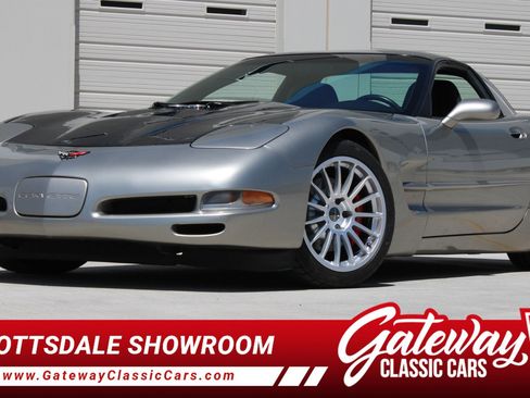 Used 1999 Chevrolet Corvette Coupe w/ Lighting Pkg RWD image 1