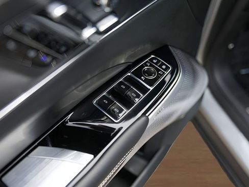Certified 2025 Cadillac Lyriq Luxury w/ LPO, Floor Liner Package AWD/4WD image 8
