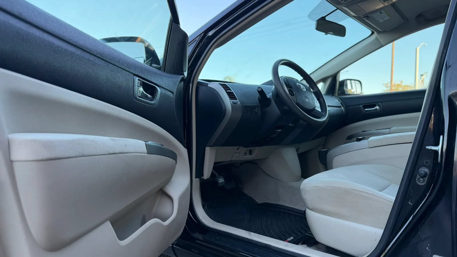 Used 2008 Toyota Prius w/ Pkg 2 FWD image 9