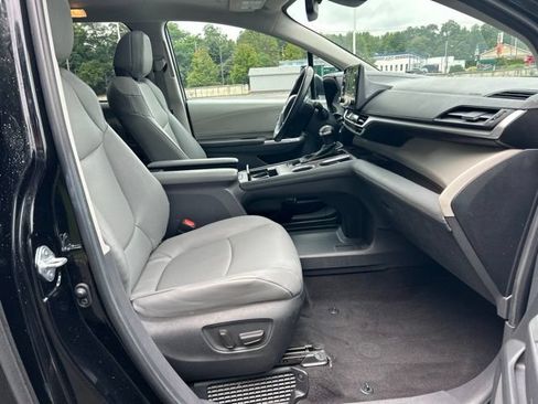 Used 2024 Toyota Sienna XLE w/ XLE Plus Package AWD/4WD image 28
