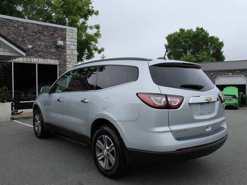 Used 2017 Chevrolet Traverse LT FWD image 9