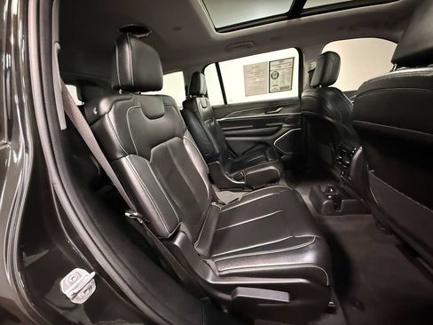 Used 2022 Jeep Grand Cherokee L Limited AWD/4WD image 14