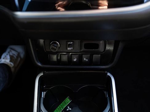 Used 2018 Mitsubishi Outlander GT AWD/4WD image 17