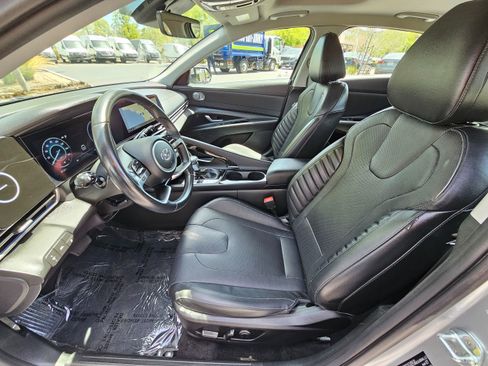 Used 2023 Hyundai Elantra Limited image 14