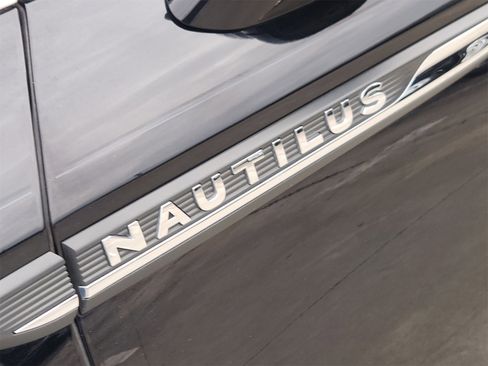 Used 2019 Lincoln Nautilus Reserve image 13