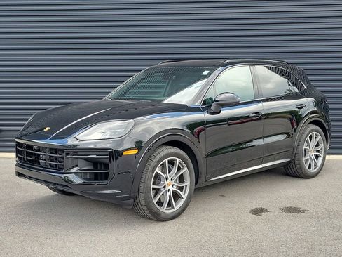 Certified 2025 Porsche Cayenne AWD/4WD image 1