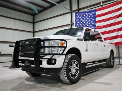 Used 2016 Ford F250 Platinum w/ FX4 Off-Road Package image 3