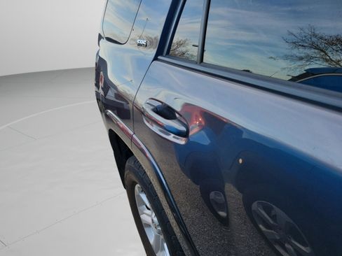 Used 2016 Toyota 4Runner SR5 image 18