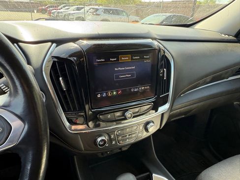 Used 2021 Chevrolet Traverse LT FWD image 21
