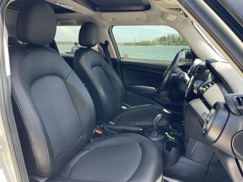 Used 2020 MINI Cooper 4-Door Hardtop w/ Storage Package FWD image 7