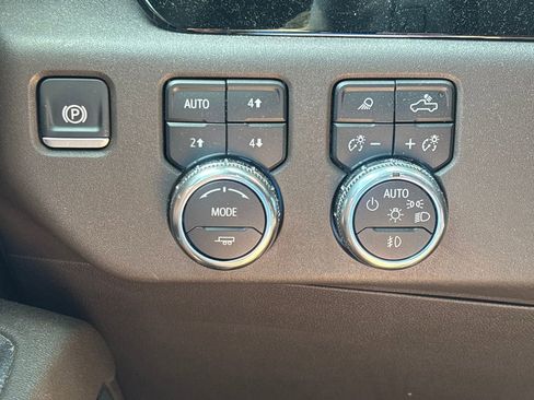 Used 2024 GMC Sierra 1500 SLT w/ SLT Premium Package image 25