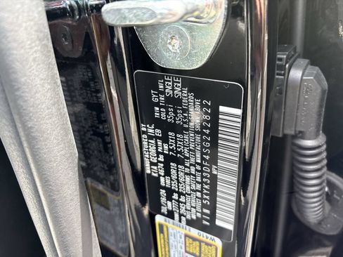 Certified 2025 Kia Sportage EX FWD image 37