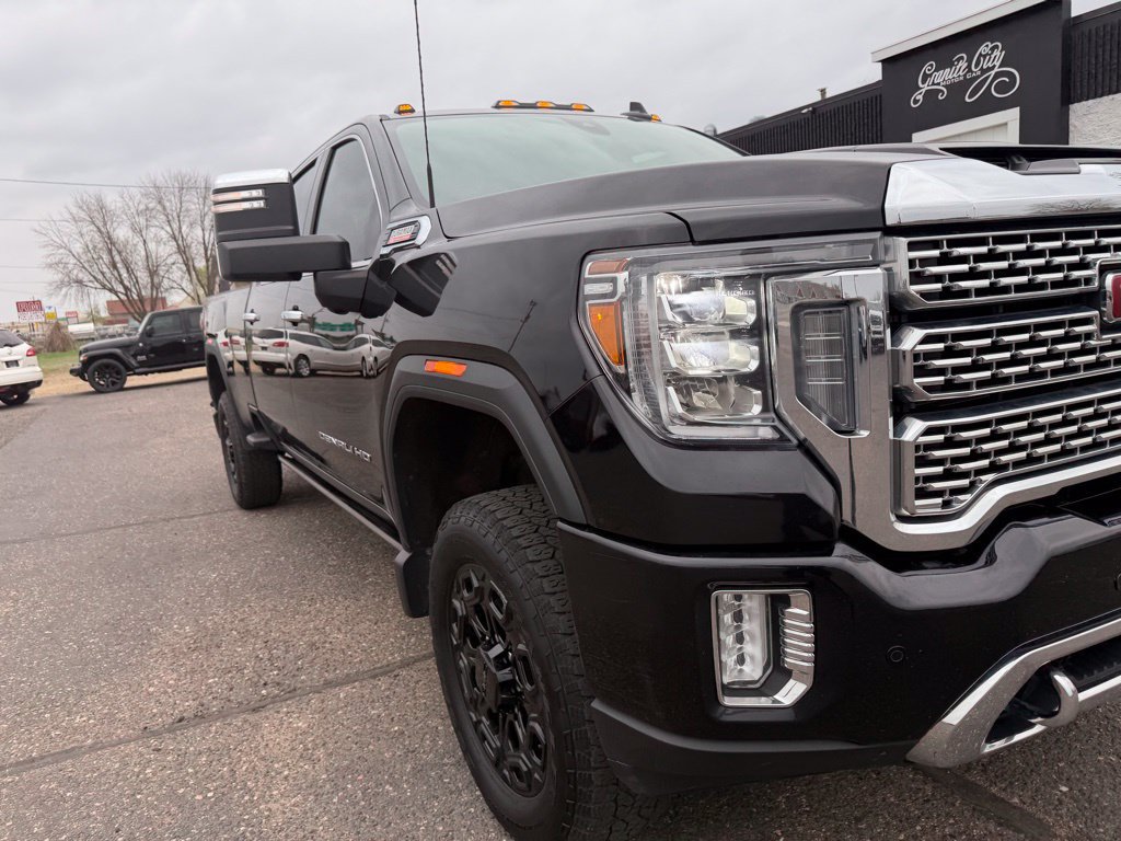 Used 2022 GMC Sierra 2500 Denali w/ Denali Black Diamond Edition AWD/4WD image 14