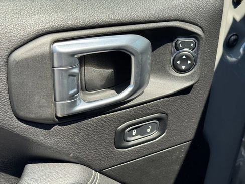 Used 2022 Jeep Wrangler Unlimited Sahara AWD/4WD image 11