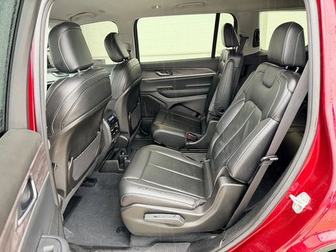 Used 2023 Jeep Grand Cherokee L Limited w/ Trailer Tow Group (B) image 12