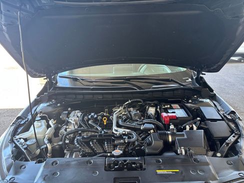 Used 2025 Nissan Altima 2.5 SV FWD image 33