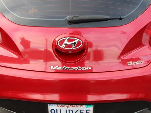 Used 2016 Hyundai Veloster Turbo w/ Option Group 04 FWD image 16
