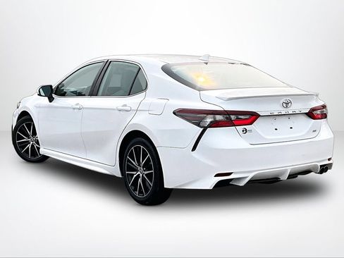 Used 2022 Toyota Camry SE FWD image 14