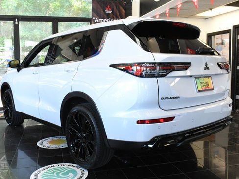 New 2026 Mitsubishi Outlander LE AWD/4WD image 12