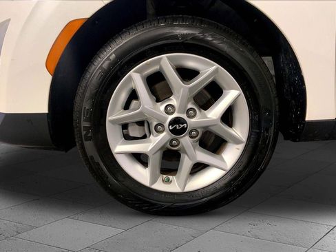 Certified 2025 Kia Soul LX w/ LX Technology Package FWD image 9