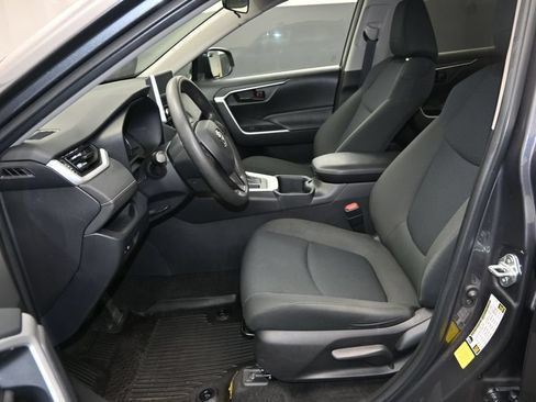 Used 2023 Toyota RAV4 LE AWD/4WD image 18