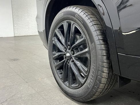 New 2025 Cadillac XT6 Luxury image 12