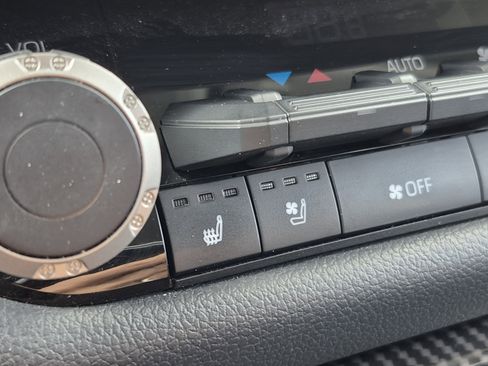 Used 2022 Toyota Tundra Limited image 32