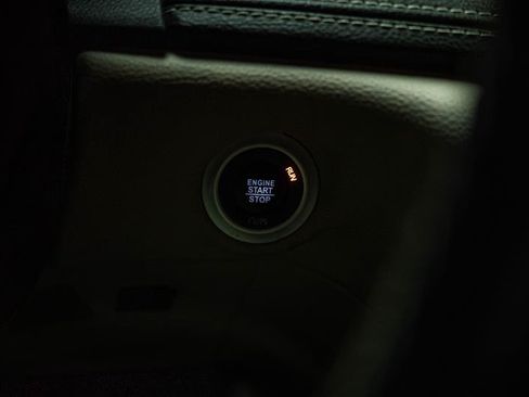 Used 2022 Chrysler Pacifica Limited FWD image 20