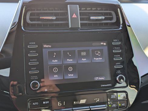 Used 2022 Toyota Prius LE image 28