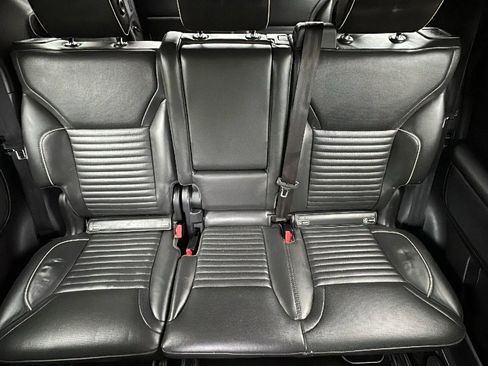 Used 2017 Land Rover Discovery HSE image 15