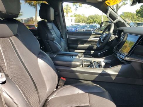 Used 2024 Jeep Wagoneer L Series II image 35