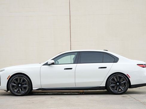 Used 2023 BMW 740i RWD image 9