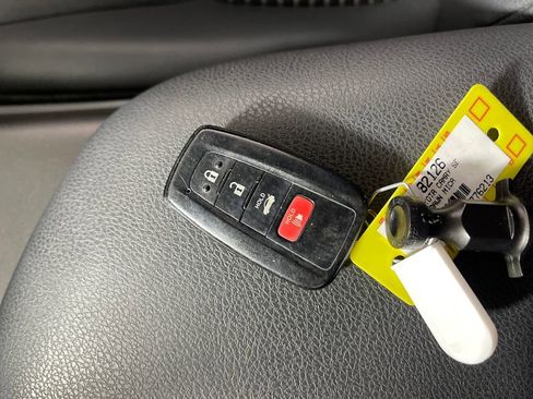 Certified 2023 Toyota Camry SE image 24