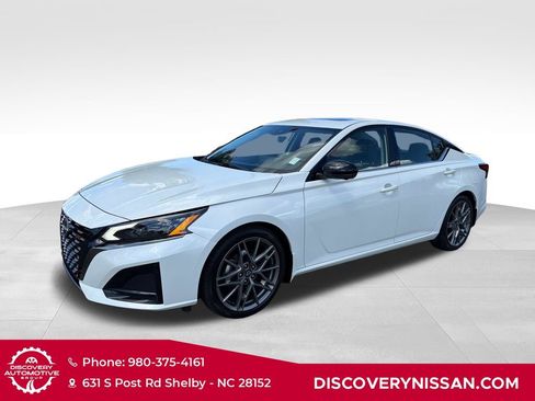 Certified 2024 Nissan Altima 2.0 SR FWD image 1