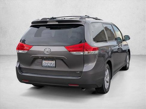 Used 2011 Toyota Sienna LE image 5
