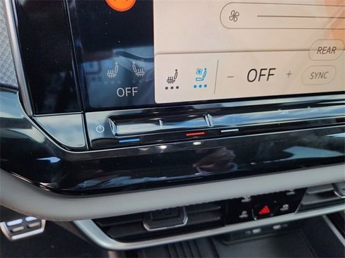 New 2026 Volkswagen Atlas Peak Edition image 15