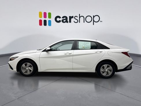 Used 2024 Hyundai Elantra SE FWD image 2