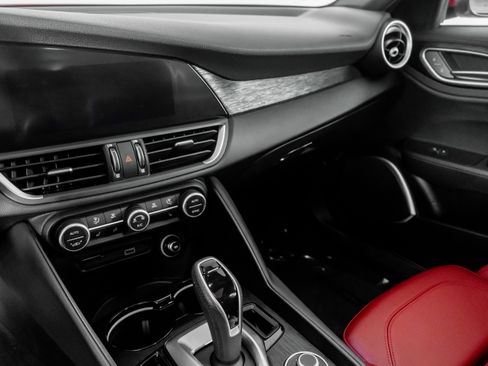 Used 2023 Alfa Romeo Giulia Sprint image 37