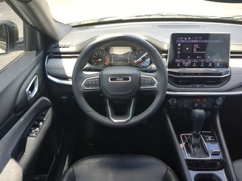 Used 2023 Jeep Compass Latitude AWD/4WD image 18