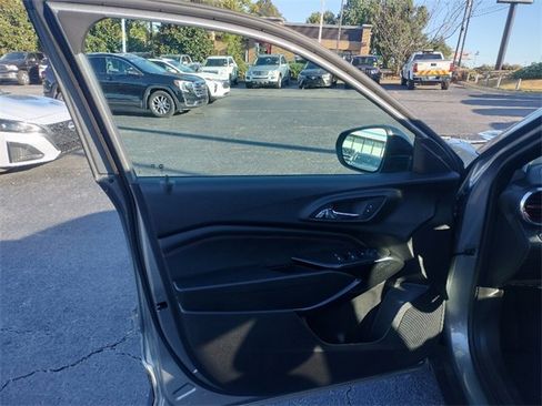 Used 2025 Chevrolet Trax RS w/ Driver Confidence Package image 31