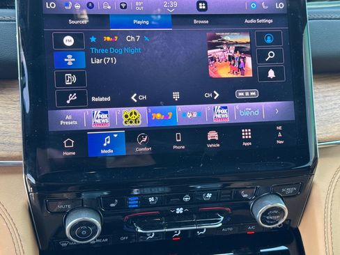 Used 2025 Jeep Grand Cherokee L Summit AWD/4WD image 30